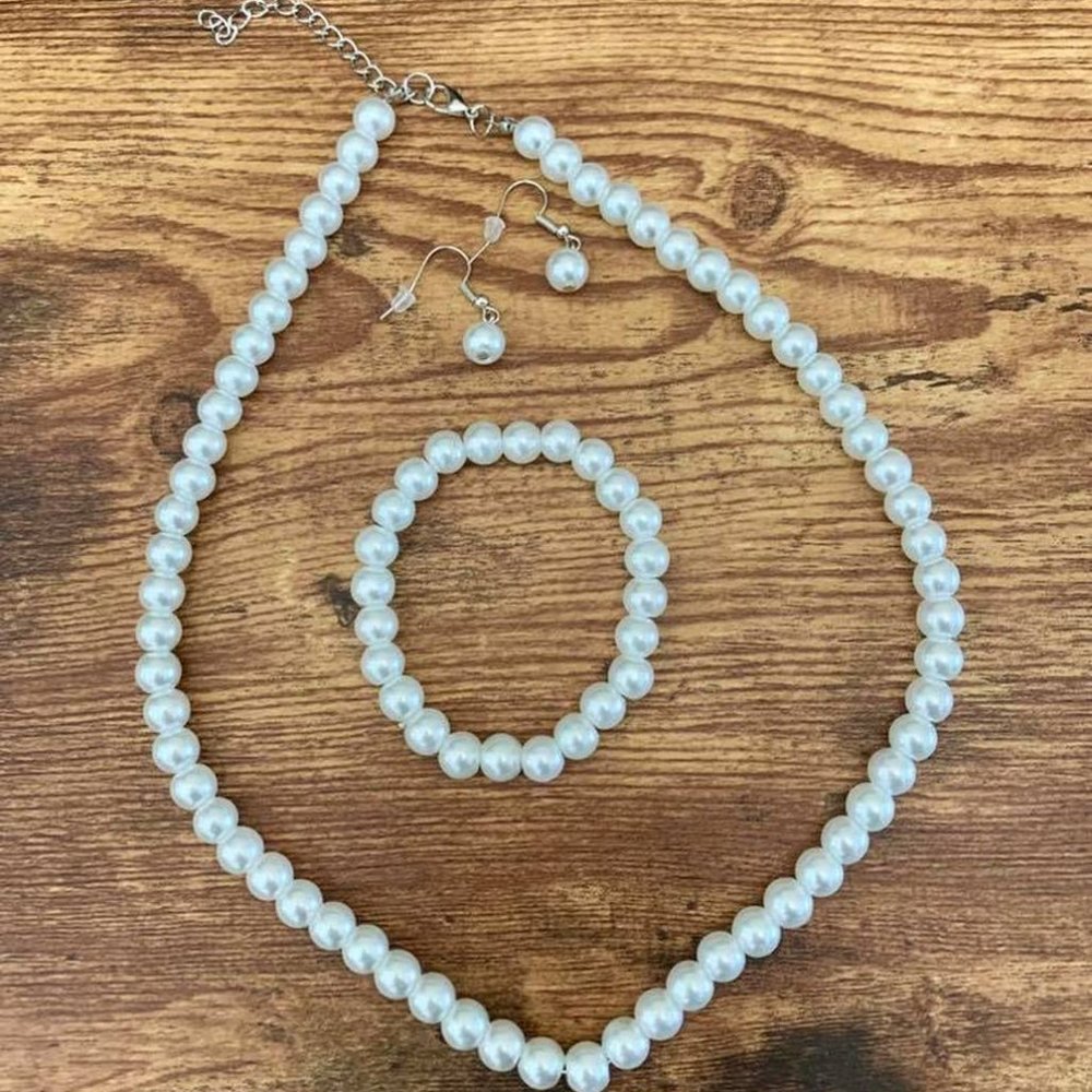 GLASS PEARL SET